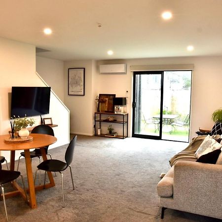 Close To Arena And One Kilometer From Railway Station Onsite Ev Car Park Christchurch Exterior foto