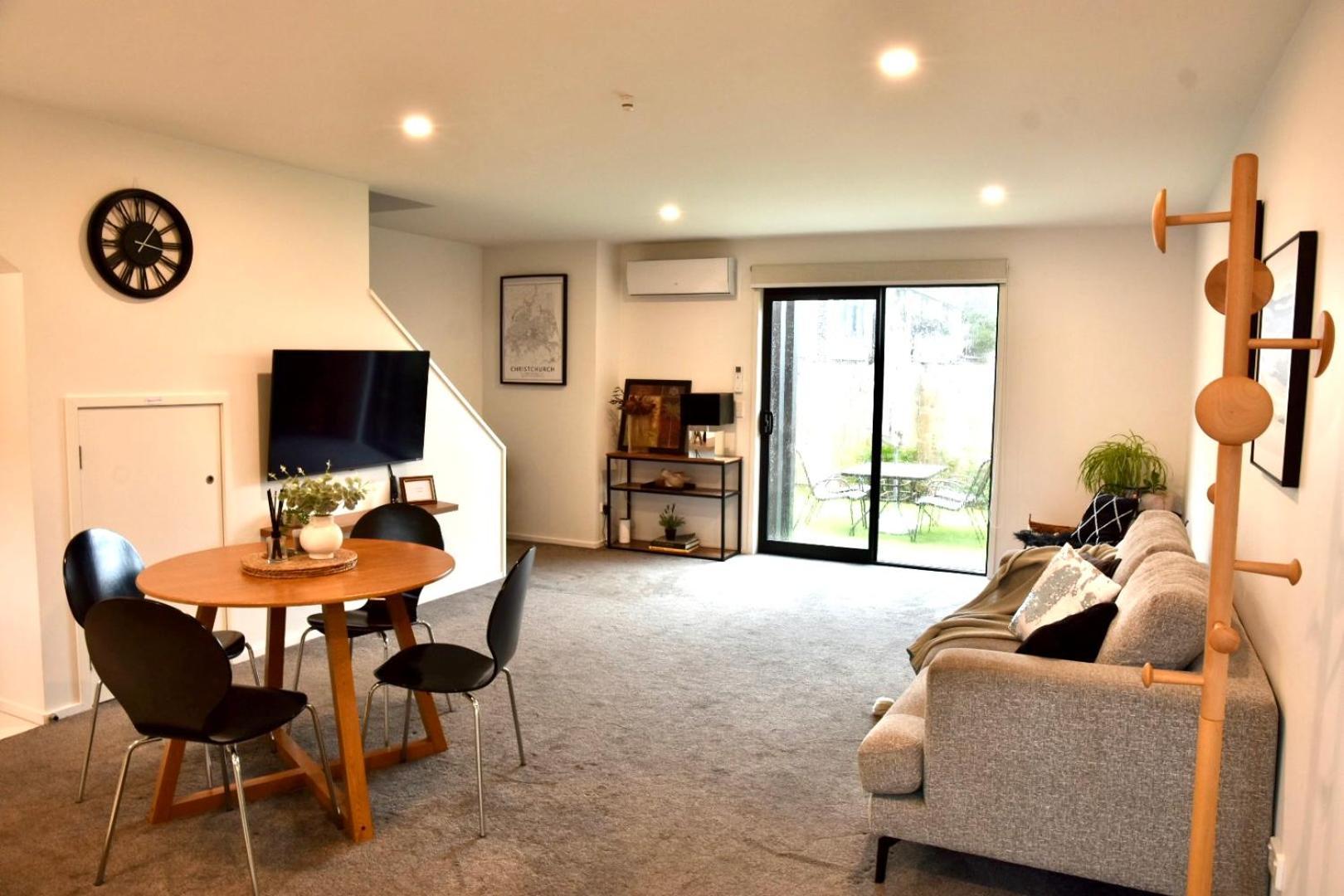 Close To Arena And One Kilometer From Railway Station Onsite Ev Car Park Christchurch Exterior foto
